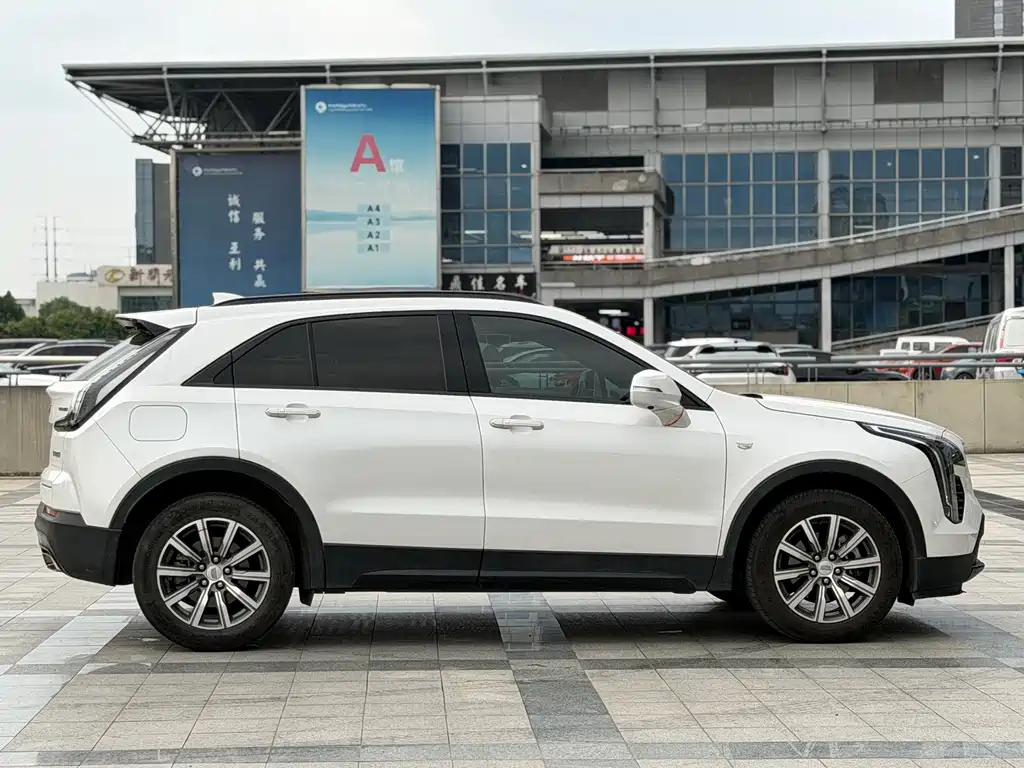 Cadillac XT4 2019 — фото 7