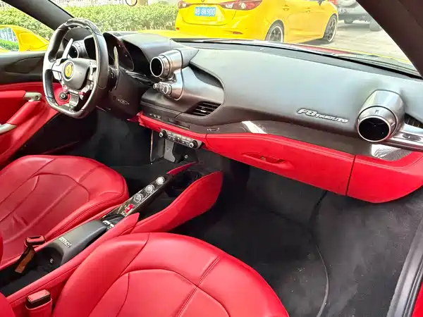 Ferrari F8 2021
