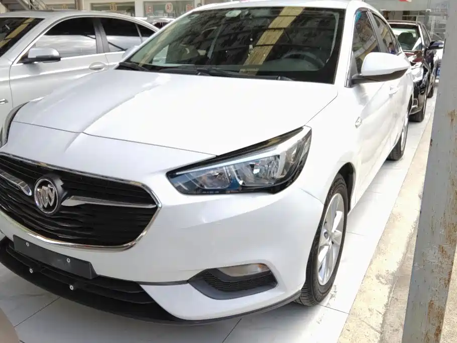 Buick Excelle 2018 — фото 1