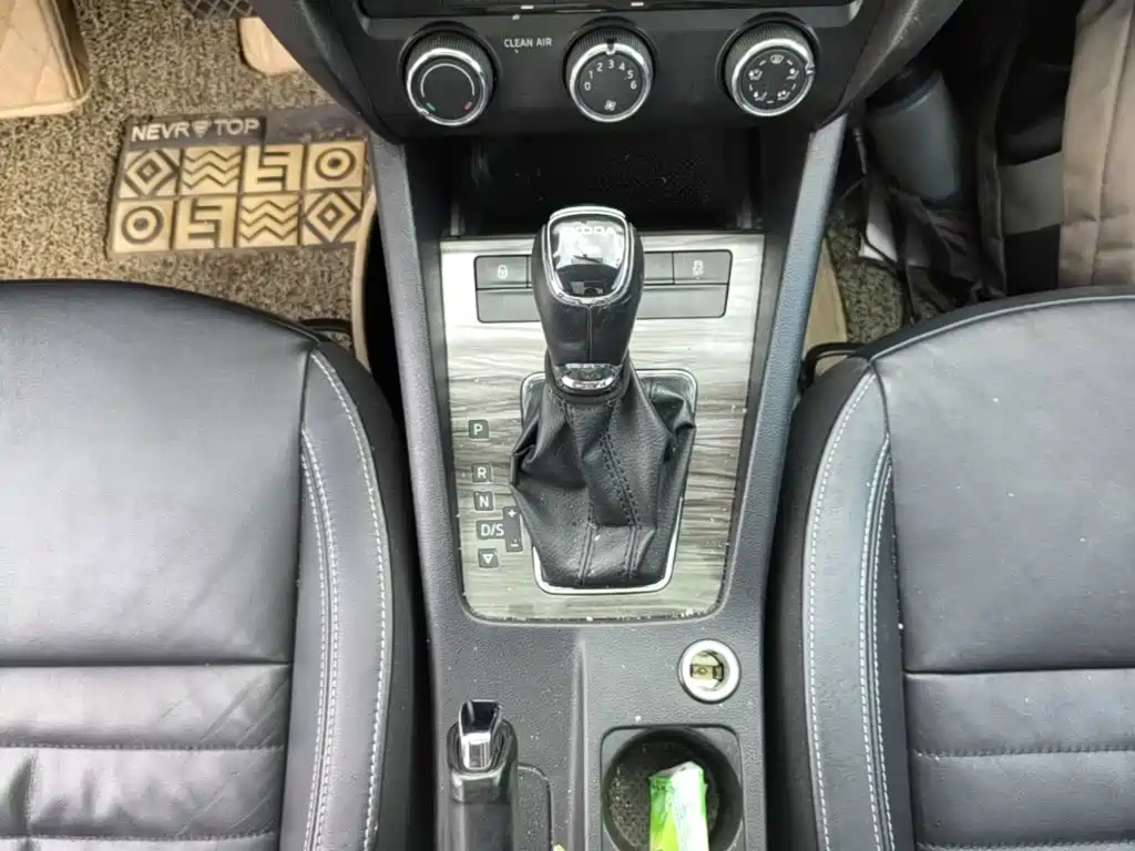 Skoda Octavia 2017 — фото 14