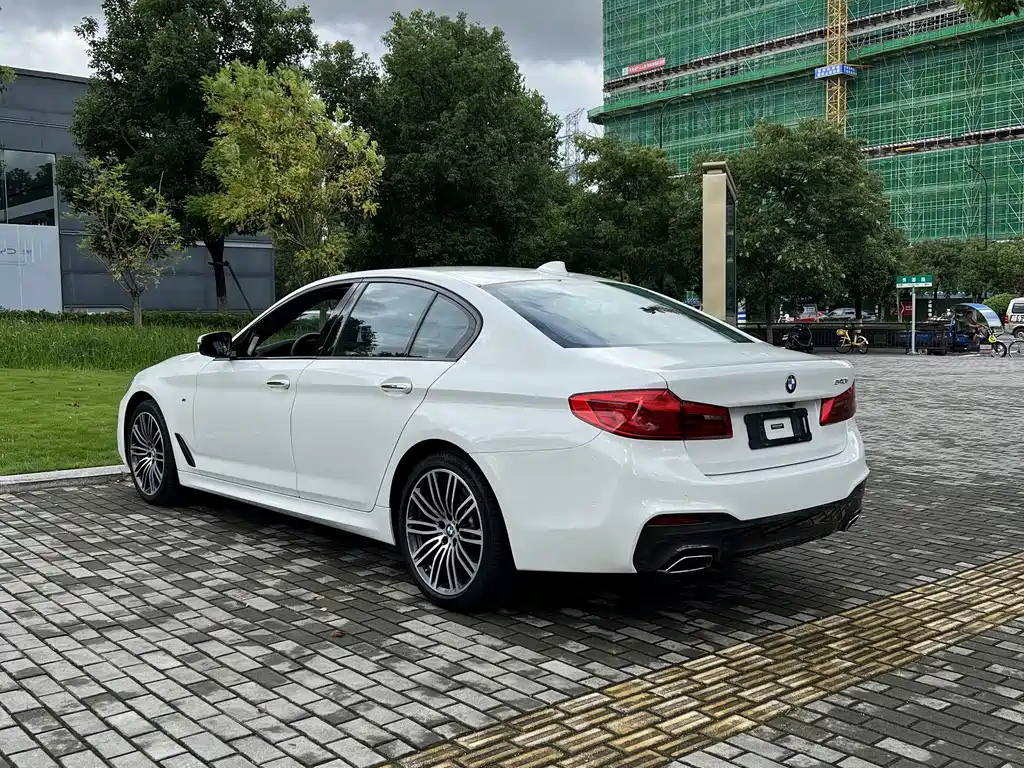 BMW 5 Series 2018 — фото 7