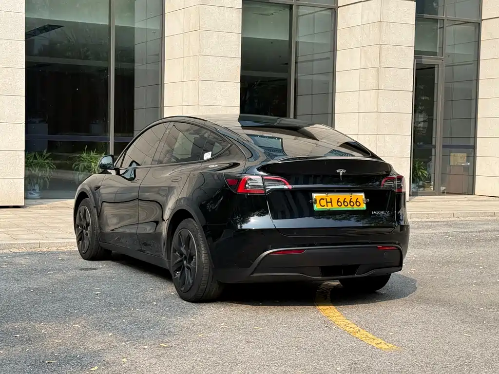 Tesla Model Y 2022 — фото 16