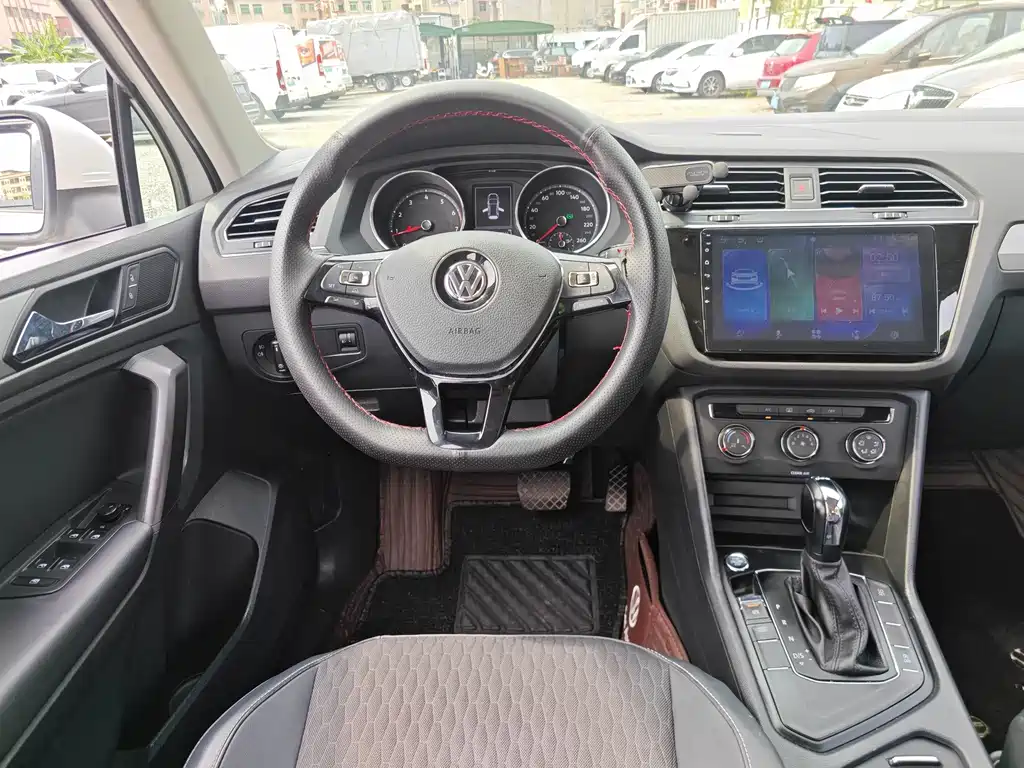 Volkswagen Tiguan L 2018 — фото 9