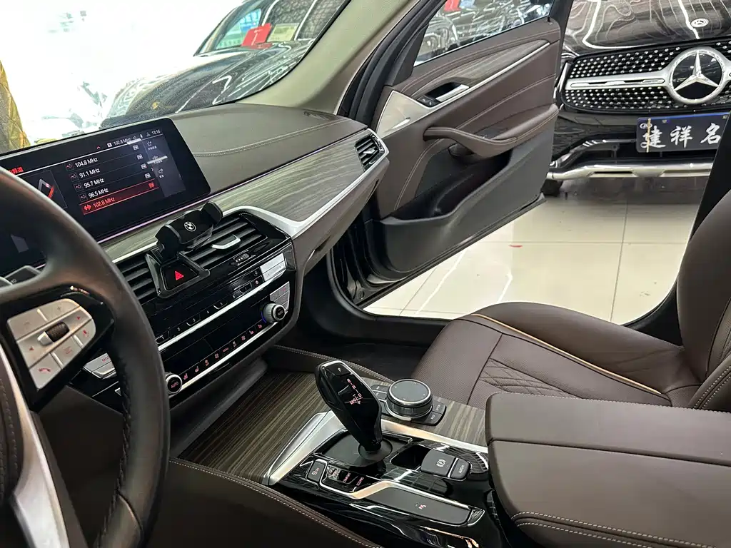 BMW 5 Series 2020 — фото 16
