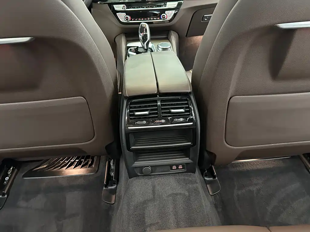 BMW 5 Series 2020 — фото 14