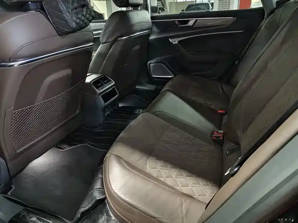 Audi A7L 2023