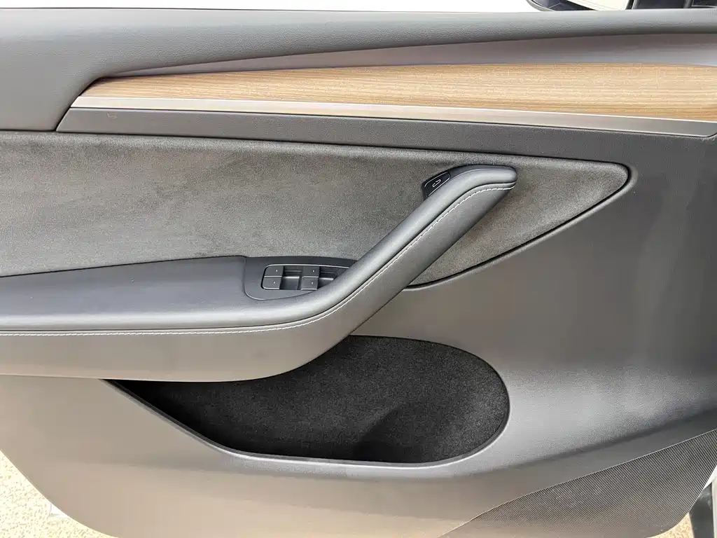 Tesla Model Y 2022 — фото 14