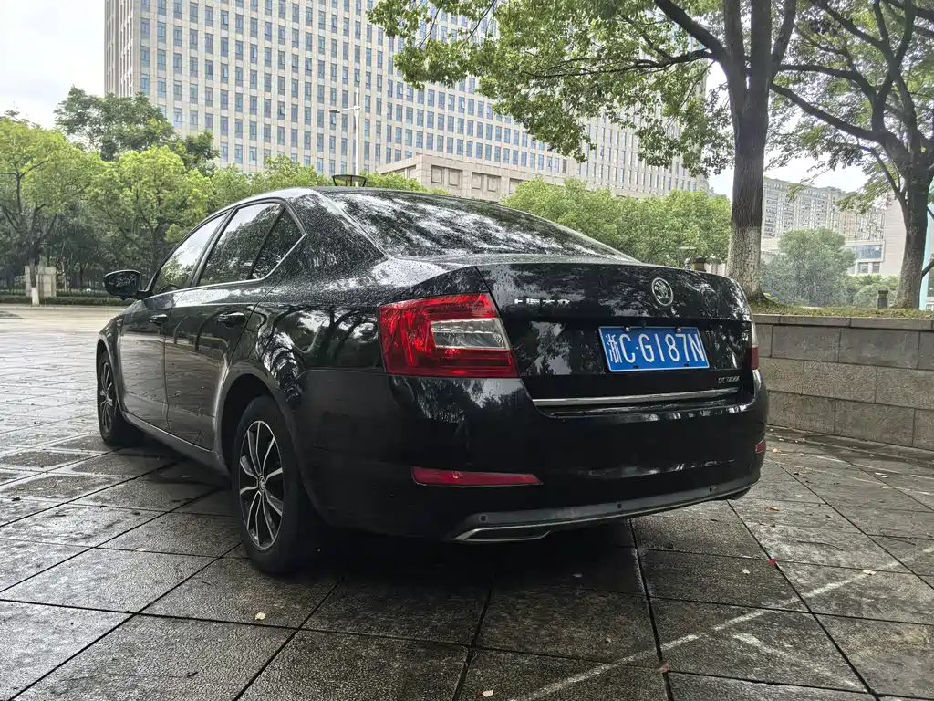 Skoda Octavia 2017 — фото 15