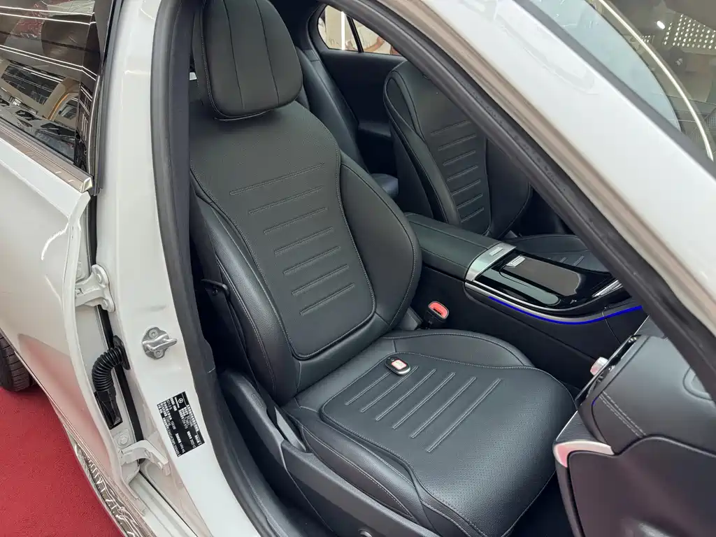 Mercedes-Benz C-Class 2023 — фото 30