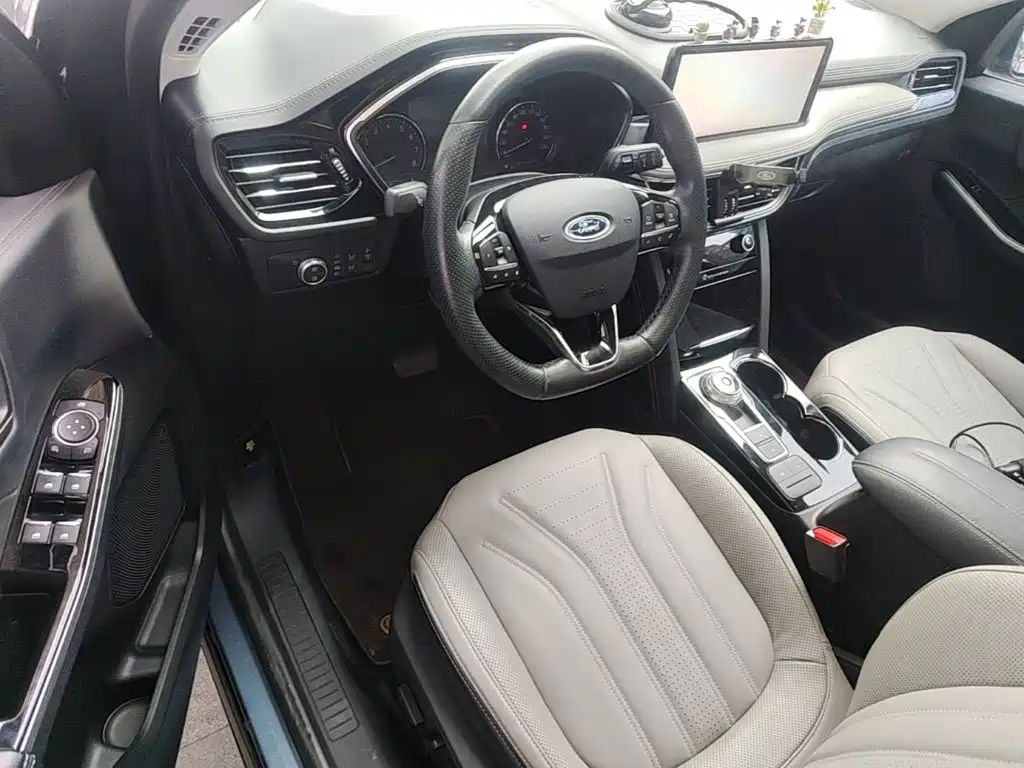 Ford Escape 2022 — фото 16