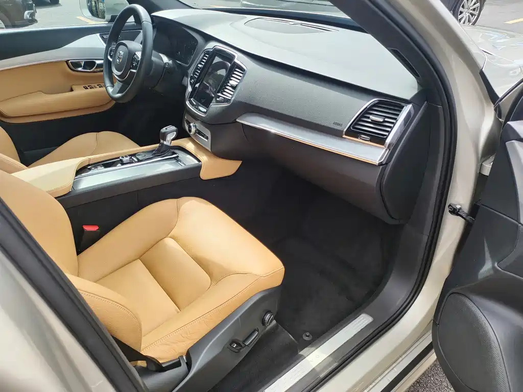 Volvo XC90 2017 — фото 10