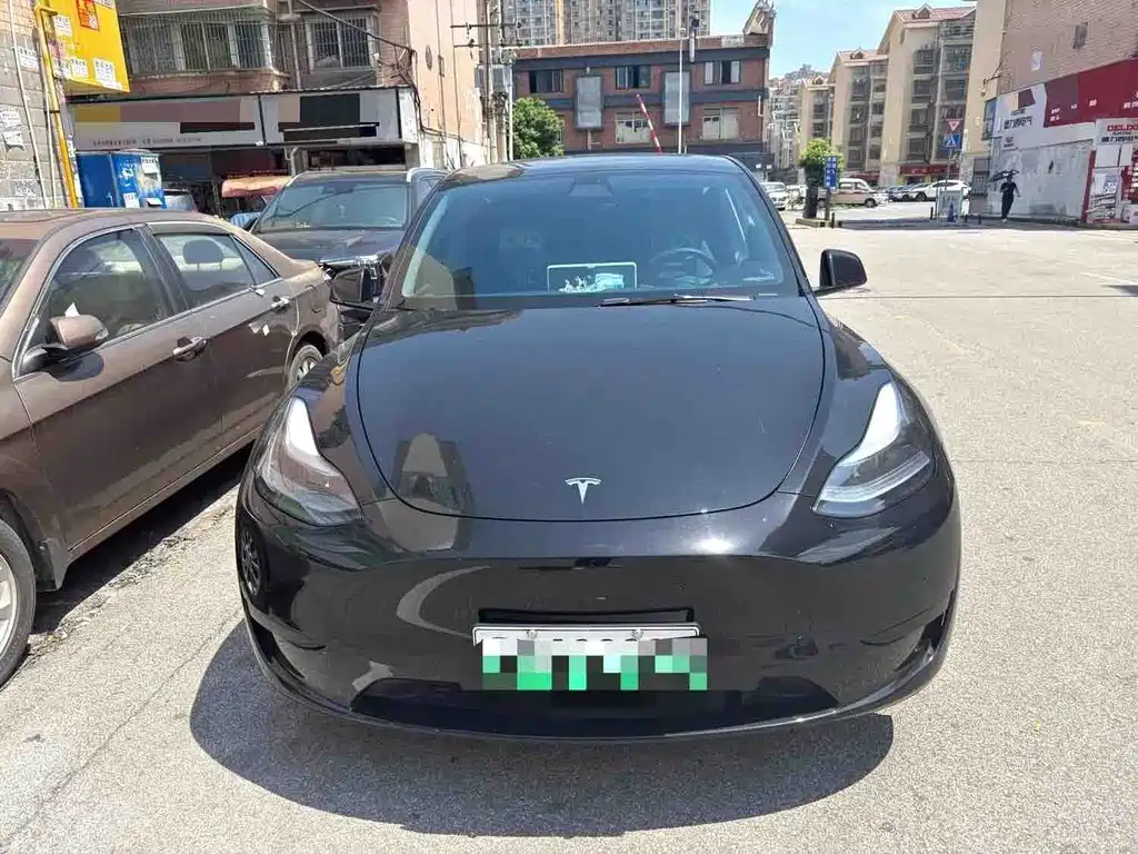 Tesla Model Y 2023 — фото 2