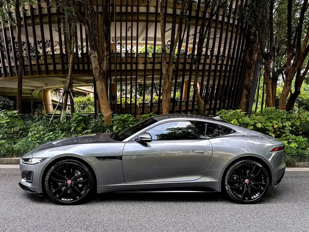 Jaguar F-TYPE 2023 — фото 3