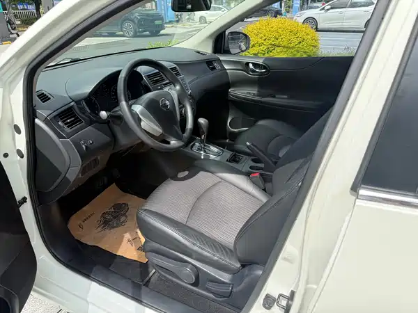 Nissan Tiida 2014