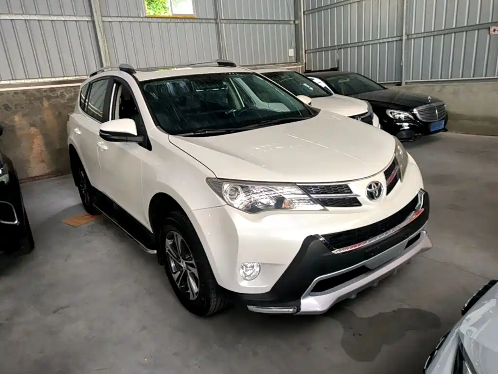 Toyota RAV4 2015 — фото 4