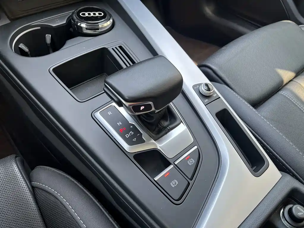 Audi A4L 2022 — фото 14