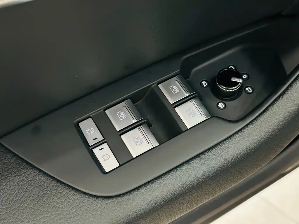 Audi A6L 2023 — фото 13