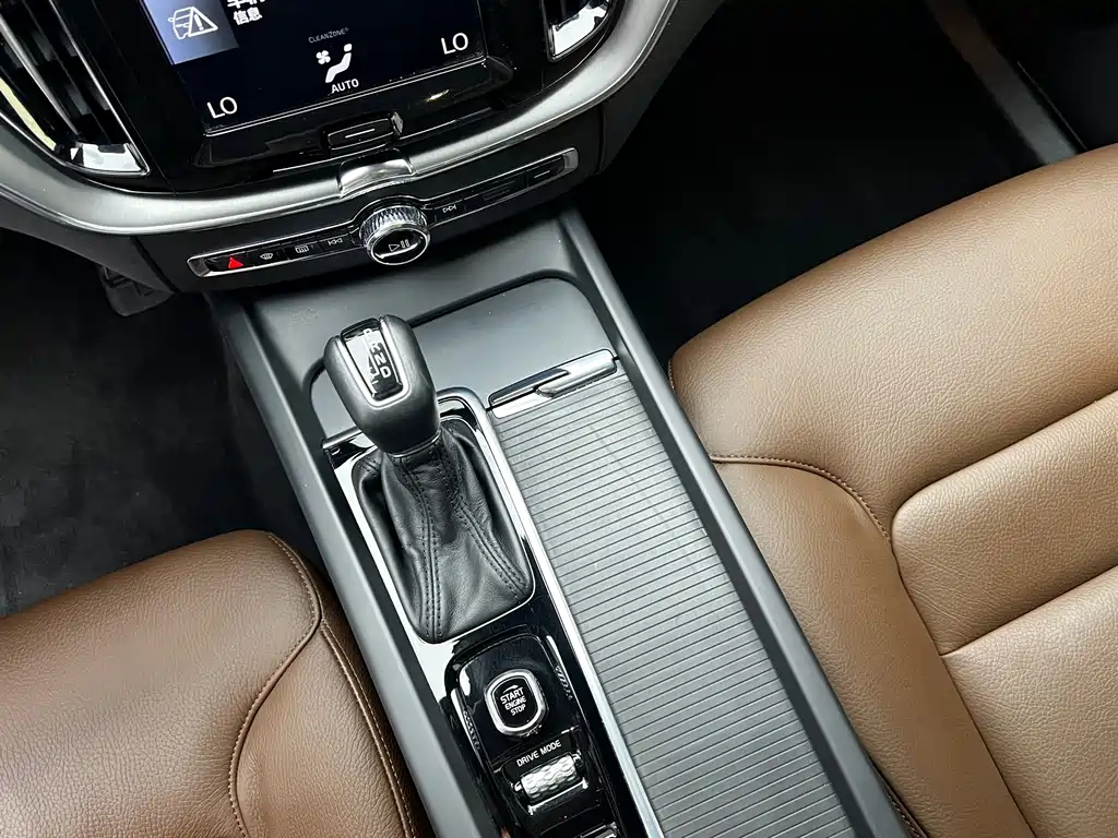 Volvo XC60 2020 — фото 15