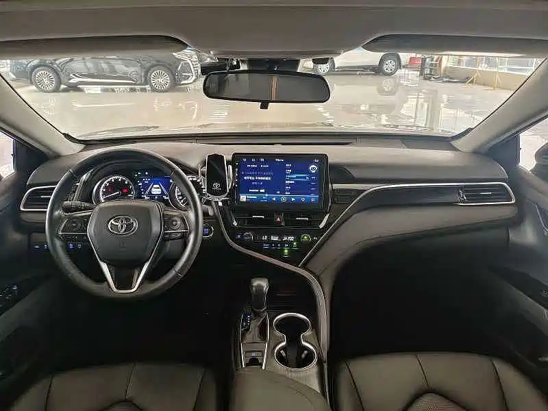 Toyota Camry 2021 — фото 11