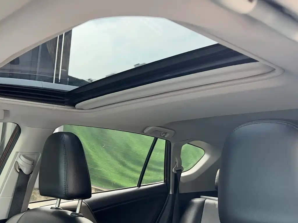 Toyota RAV4 2015 — фото 12