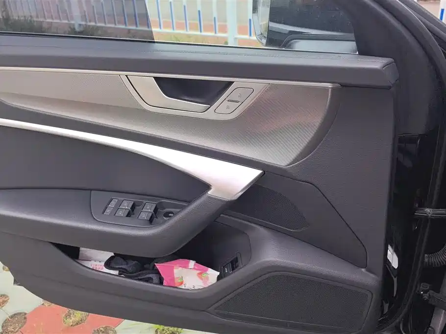 Audi A6L 2022