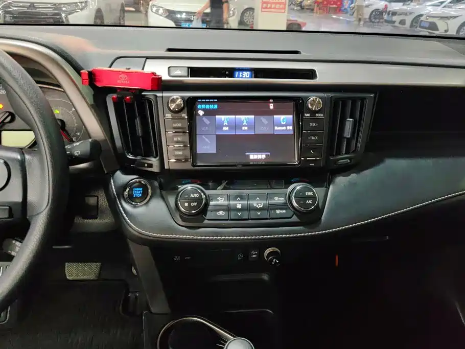 Toyota RAV4 2019 — фото 13