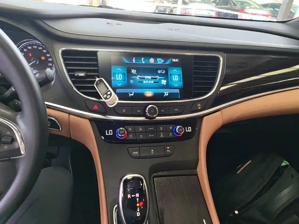 Buick LaCrosse 2017 — фото 13