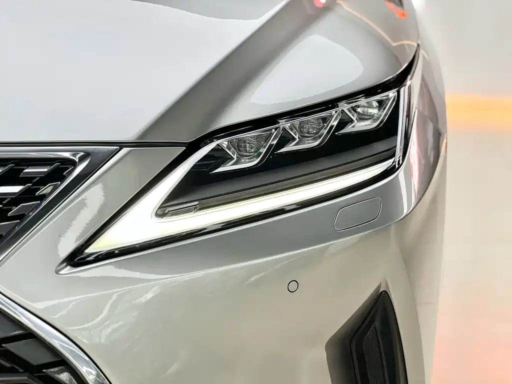 Lexus RX 2022 — фото 17