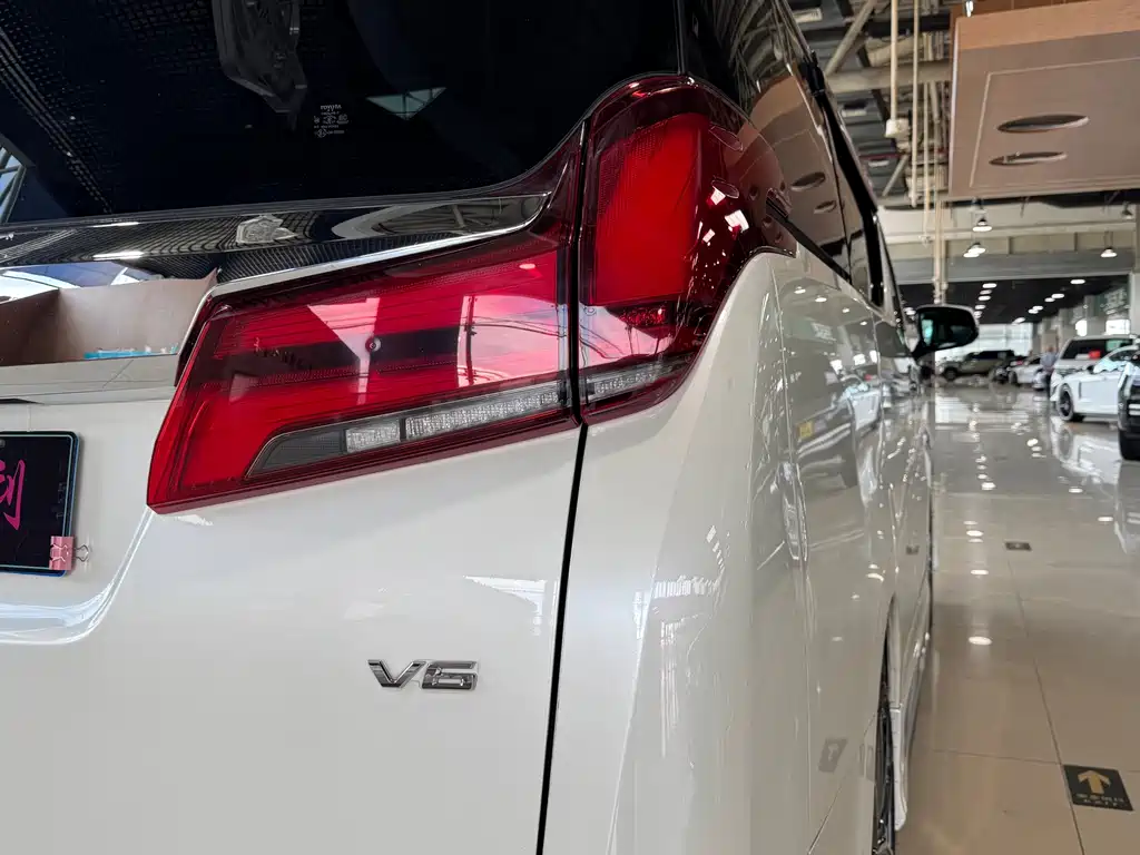 Toyota Alphard 2018 — фото 10