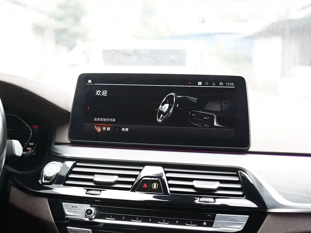 BMW 5 Series 2021 — фото 13