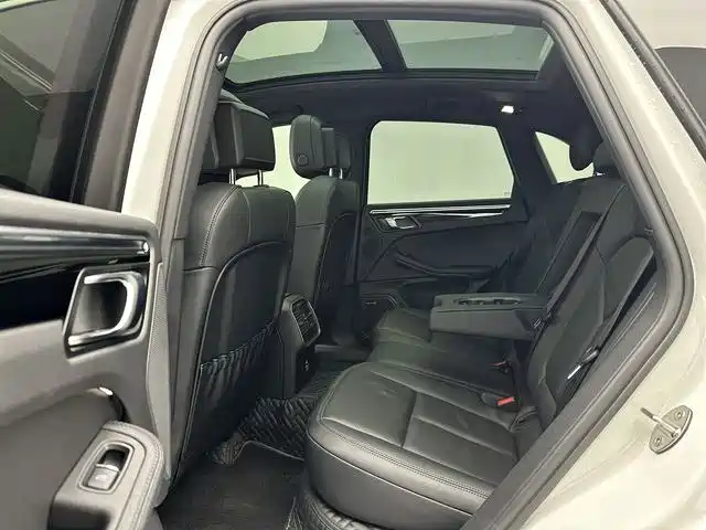 Porsche Macan 2023 — фото 13