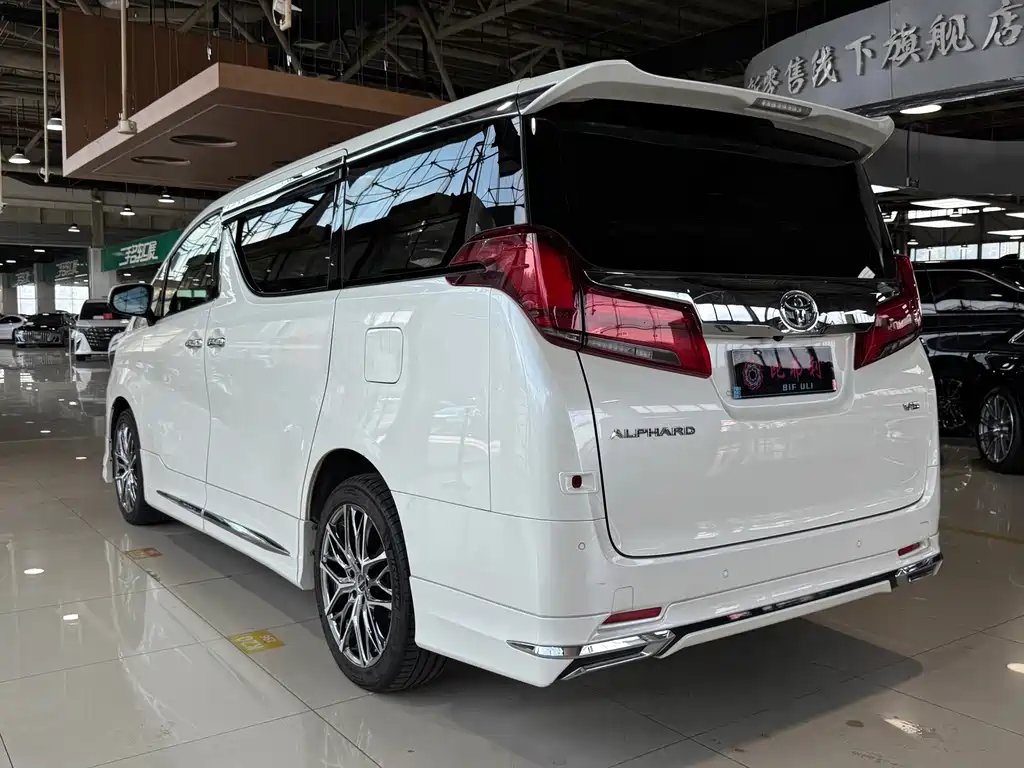 Toyota Alphard 2018 — фото 7