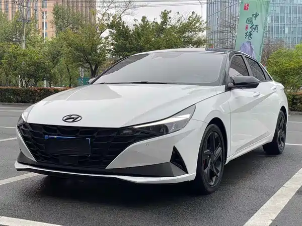 Hyundai Elantra 2022