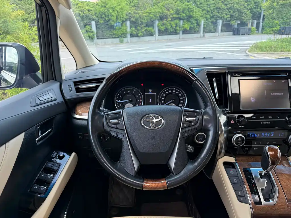 Toyota Alphard 2017 — фото 6