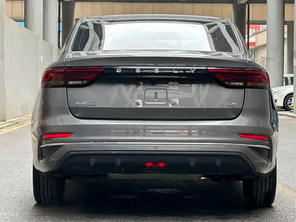 Geely Emgrand 2024