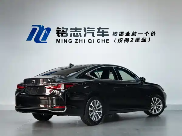 Lexus ES 2023