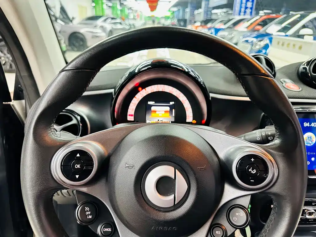 smart Fortwo 2018 — фото 34
