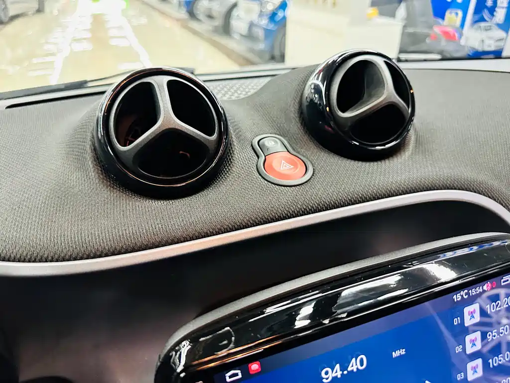 smart Fortwo 2018 — фото 32