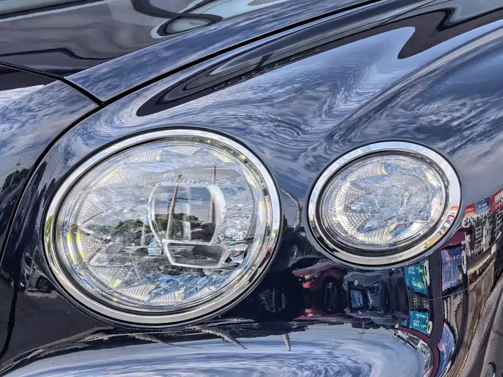 Bentley Flying Spur Plug-In Hybrid 2022 — фото 10