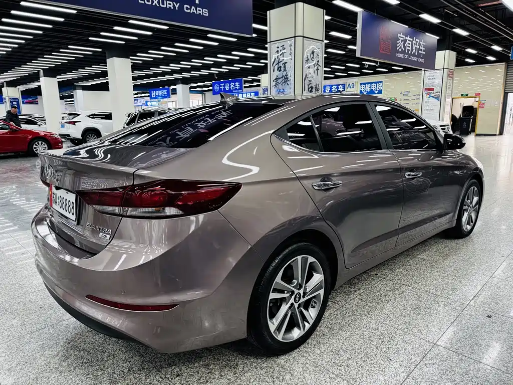 Hyundai Elantra 2016 — фото 8