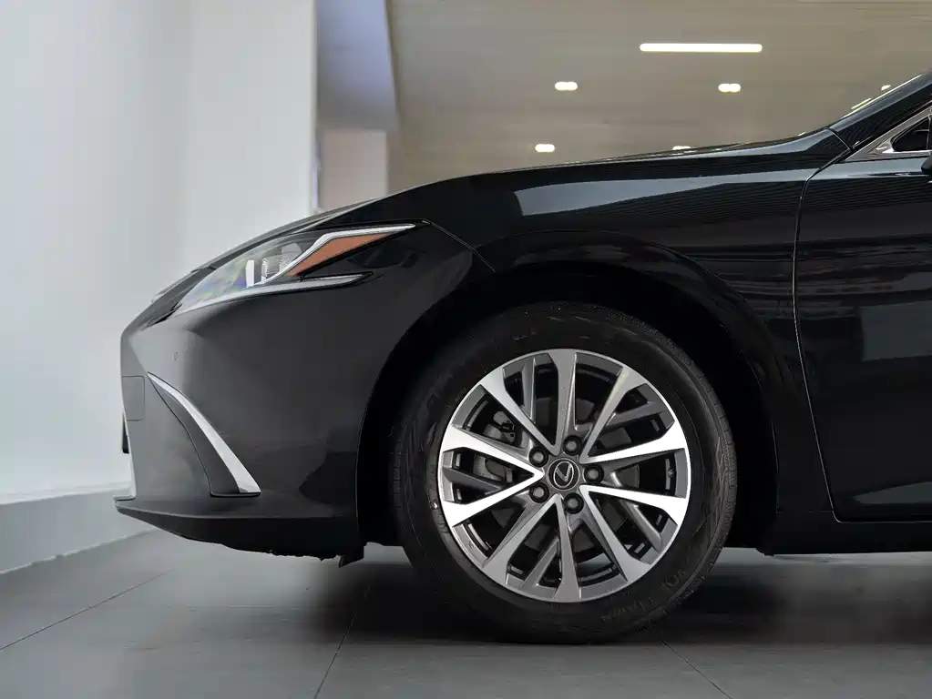 Lexus ES 2023 — фото 10
