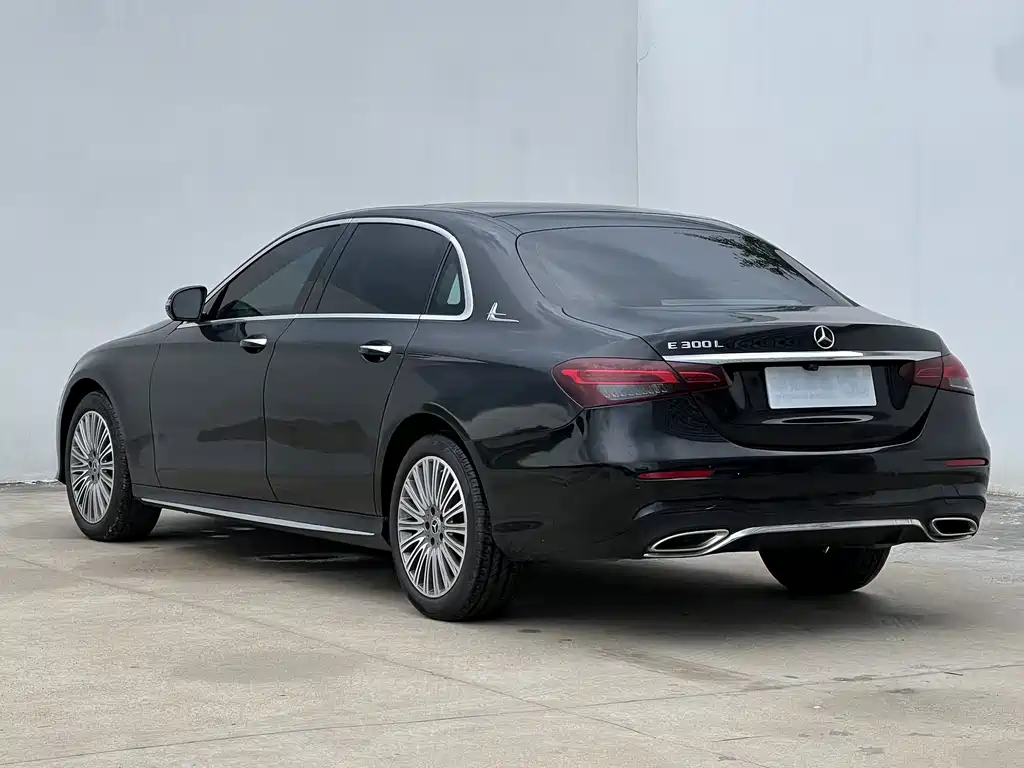 Mercedes-Benz E-Class 2021 — фото 12