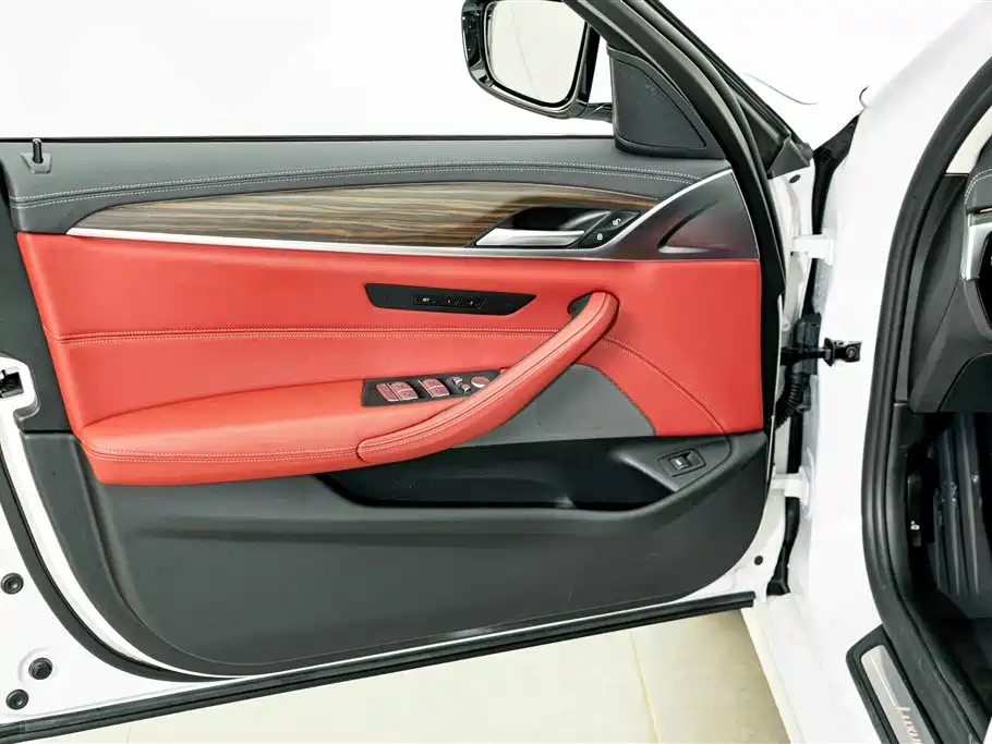 BMW 5 Series 2021 — фото 16