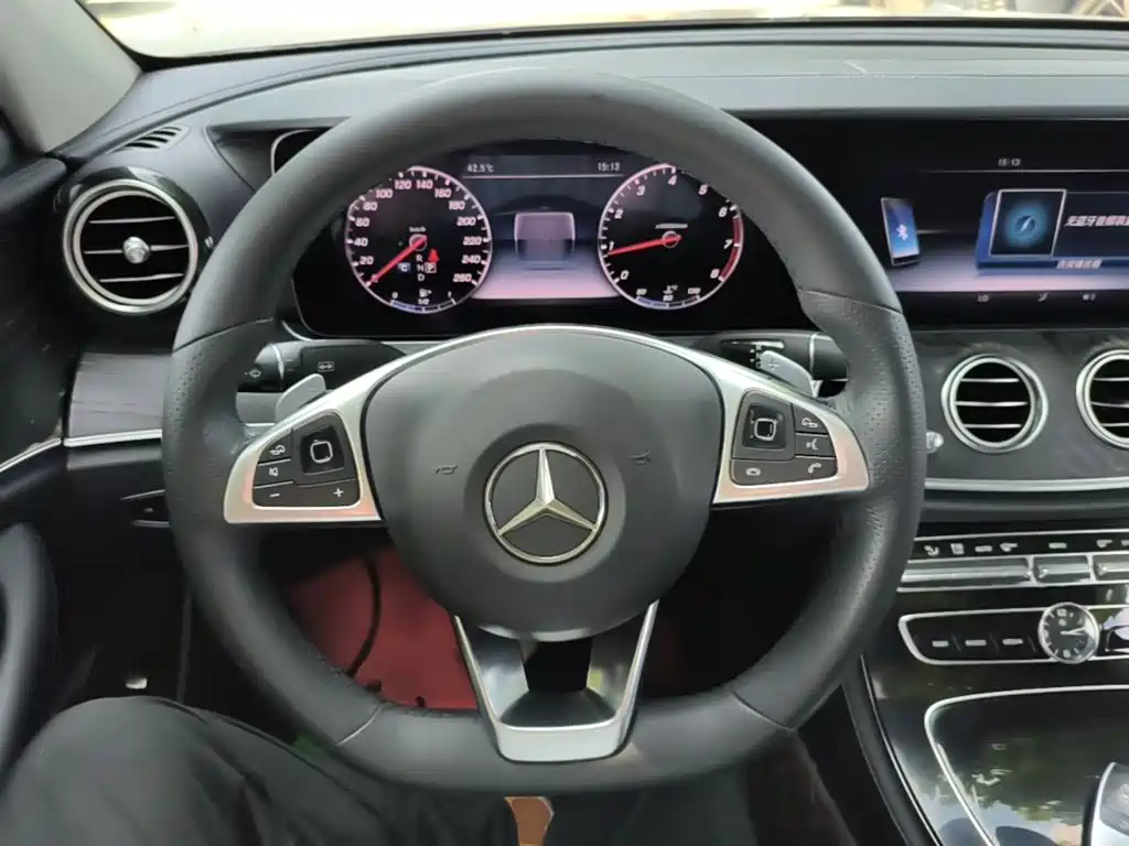 Mercedes-Benz E-Class 2017 — фото 11