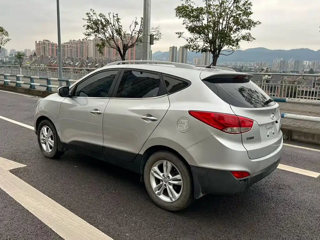 Hyundai ix35 2010 — фото 9