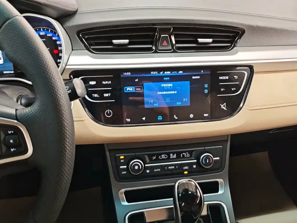Geely Emgrand 2018 — фото 13