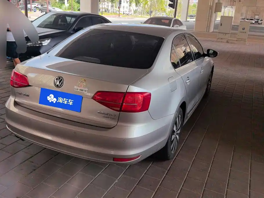 Volkswagen Sagitar 2016