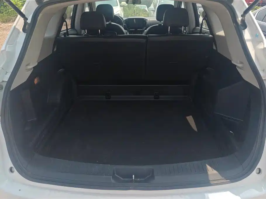 Venucia T70 2015