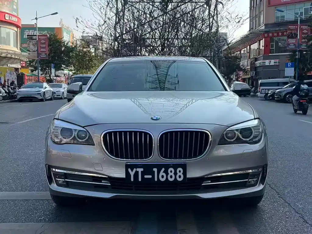 BMW 7 Series 2013 — фото 2