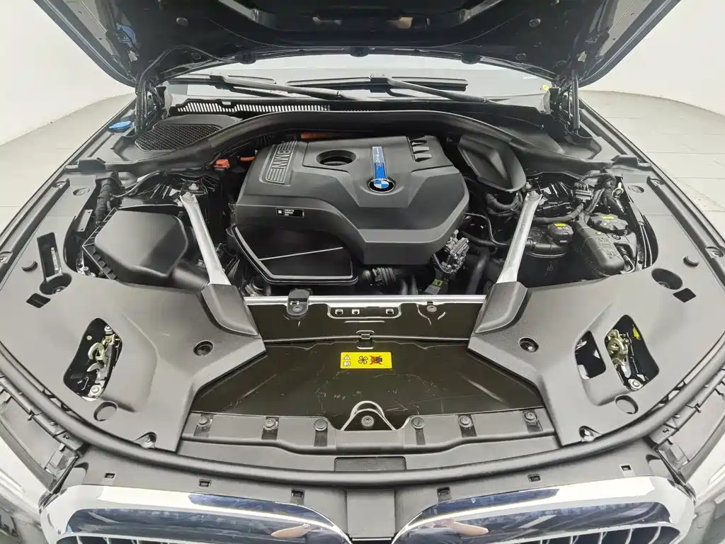 BMW 5 Series New Energy 2019 — фото 6